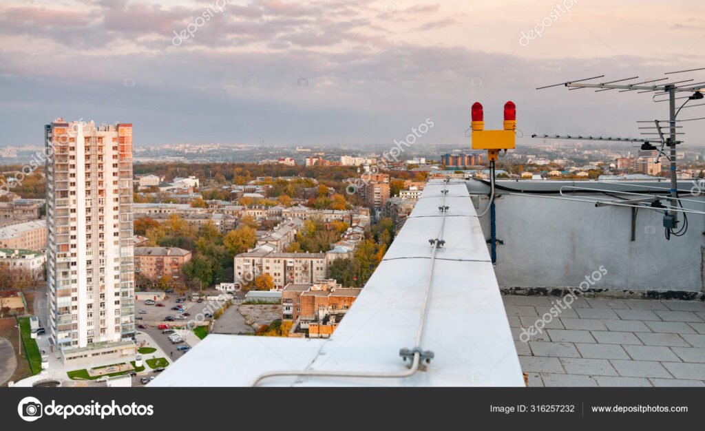 antena de television en un paisaje urbano