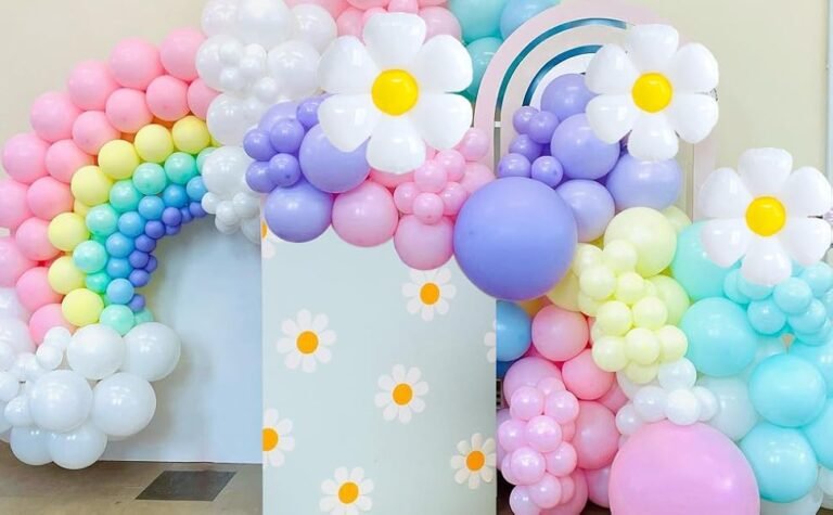 arco de globos en colores pastel brillante