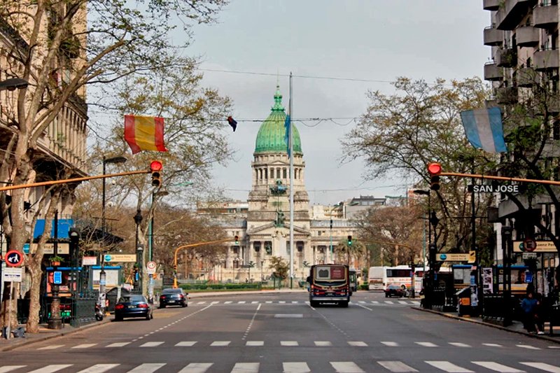 Qué lugares turísticos no te podés perder en la Avenida de Mayo de Buenos Aires