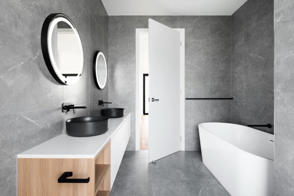 Cómo combinar el gris y la madera en el diseño de un baño 3 Cómo combinar el gris y la madera en el diseño de un baño