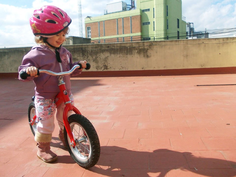 Qué es la pata pata y cómo elegirla para bebés 1 bebe feliz jugando con una pata pata
