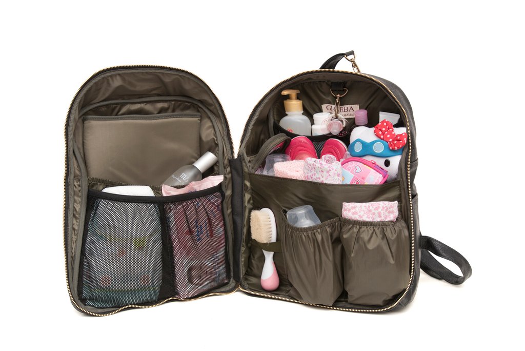 Qué artículos son esenciales para llevar en un bolso maternal