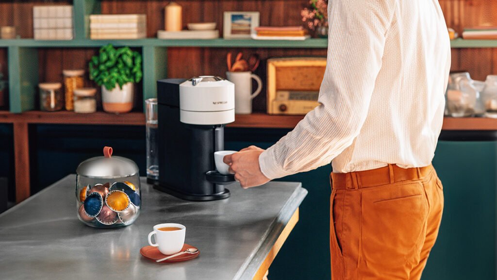 Qué características y ventajas ofrece la cafetera Nespresso Essenza Mini