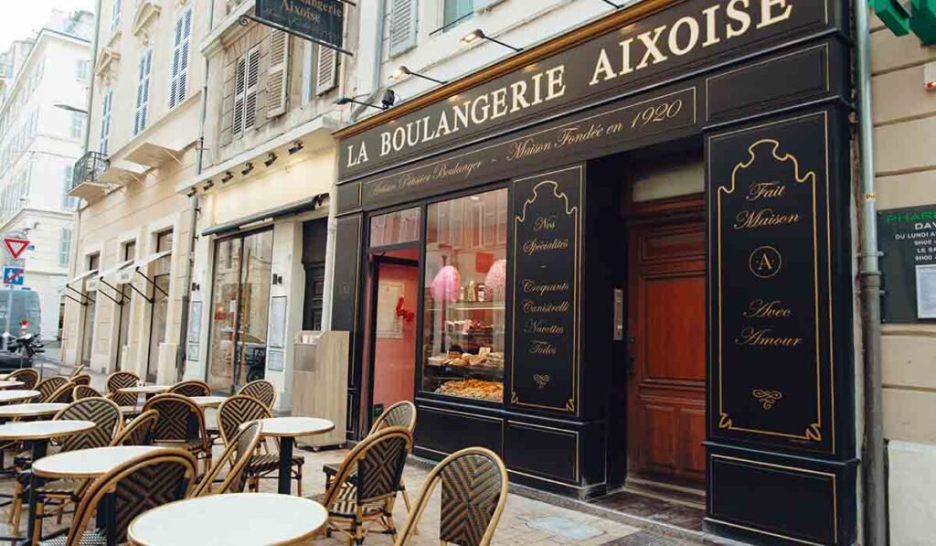 cafeteria con encanto y decoracion francesa