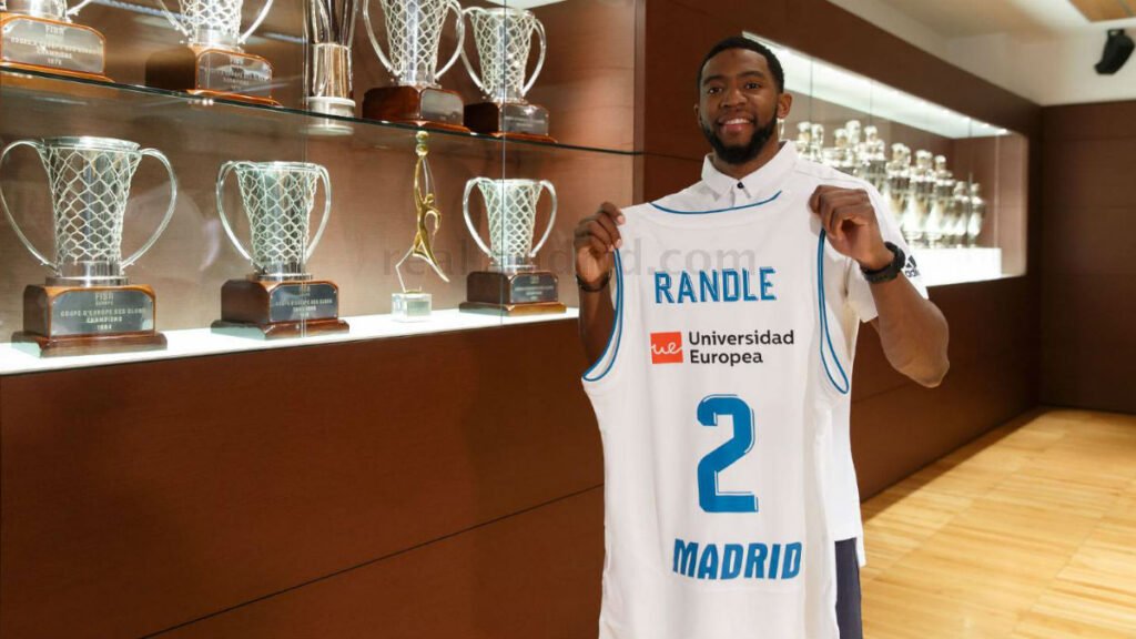 Dónde puedo comprar una camiseta blanca del Real Madrid