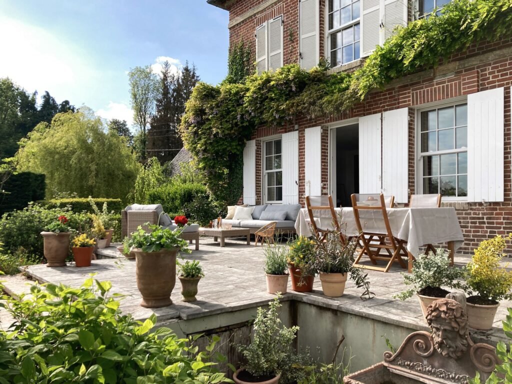 Qué características definen a las casas de estilo francés moderno