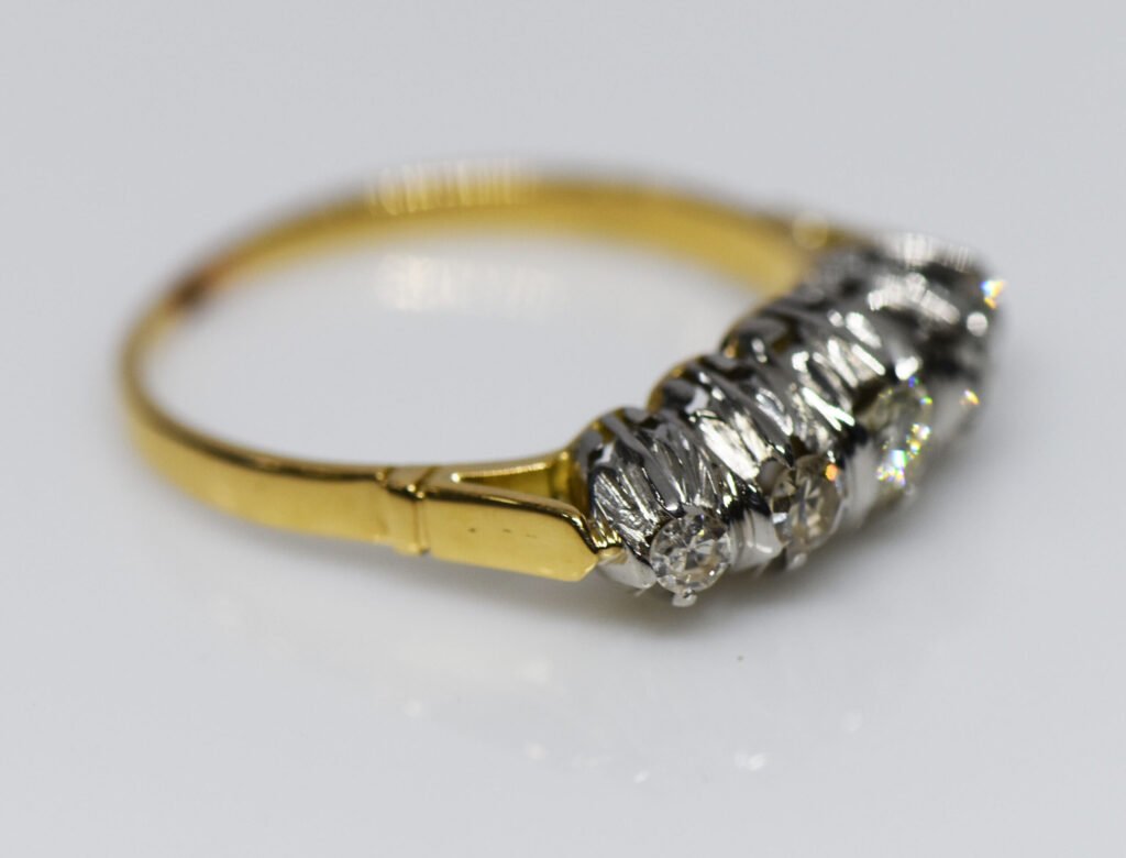 Qué características debes considerar al elegir un cintillo de oro con piedras 5 Qué características debes considerar al elegir un cintillo de oro con piedras