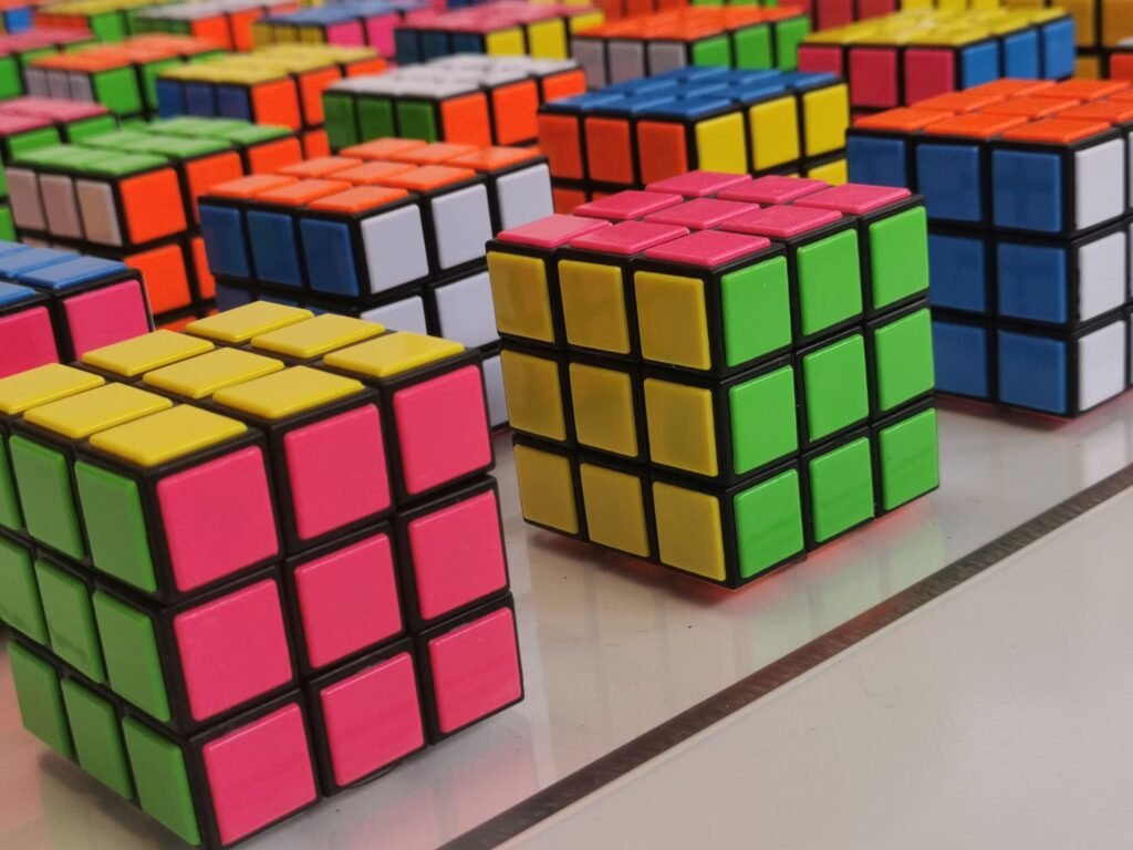 Cómo encontrar el patrón para resolver el cubo de Rubik fácilmente