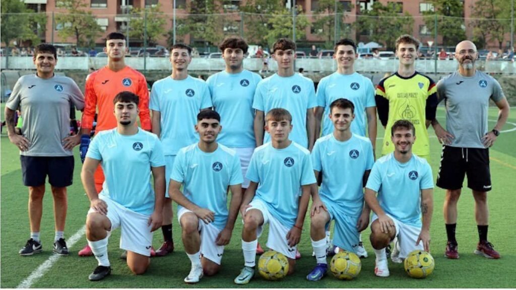 Qué actividades y servicios ofrece el Club Gimnasia y Esgrima La Plata 1 deporte y entrenamiento en un club argentino