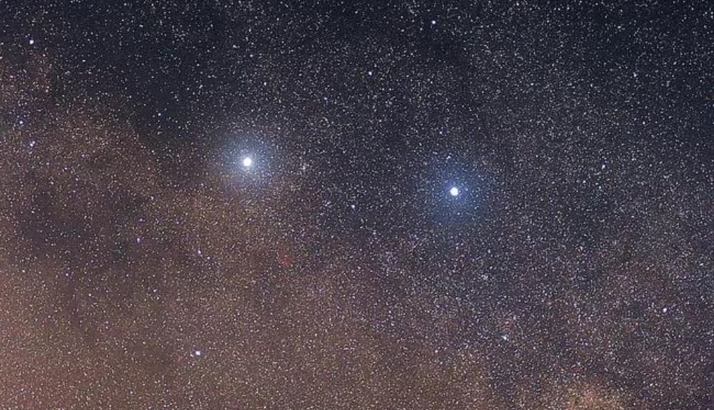 Qué mensajes bonitos de deseos de buenas noches puedo enviar 1 estrellas brillando en un cielo nocturno