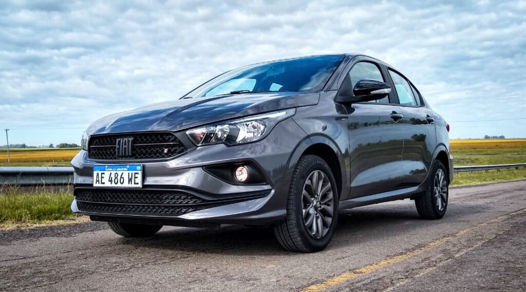 Qué características y opiniones tiene el Fiat Cronos azul Francia