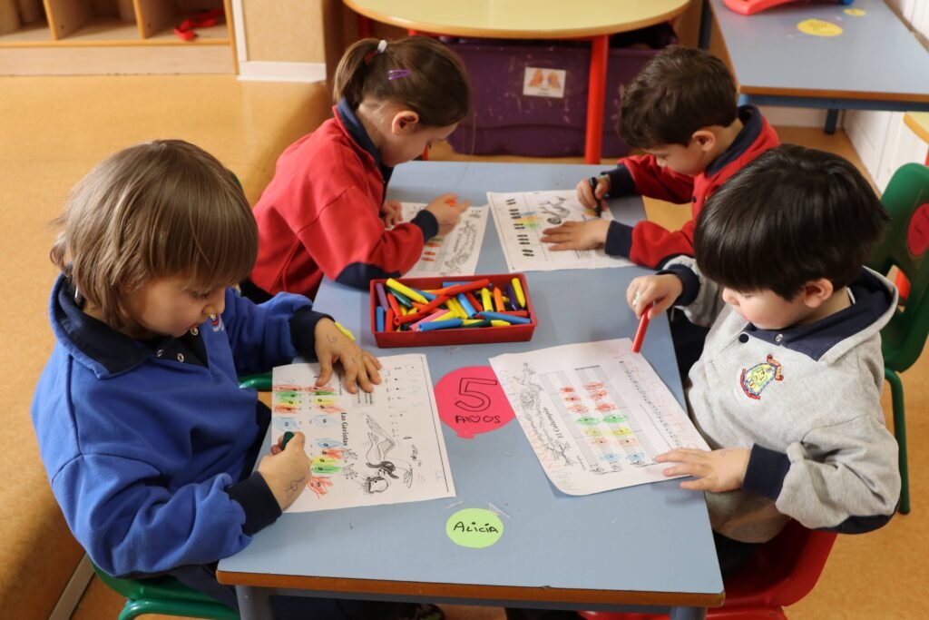 De qué trata el anime Suzumiya Haruhi no Yuuutsu y cuáles son sus personajes