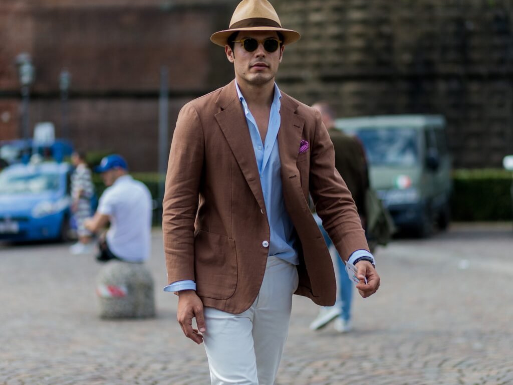 Qué prendas componen la vestimenta semi formal para hombres