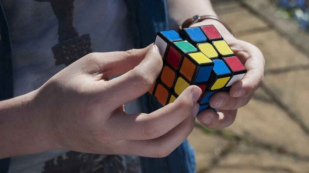 Cómo armar un cubo Rubik fácilmente con estos pasos