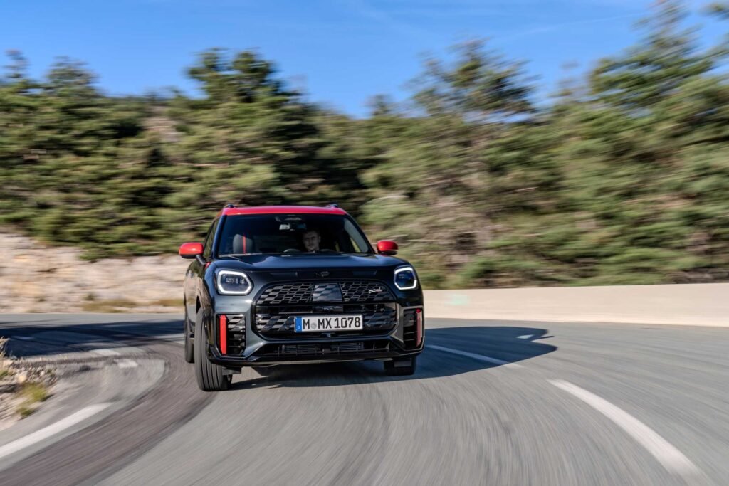 Qué características tiene el Mini Countryman John Cooper Works