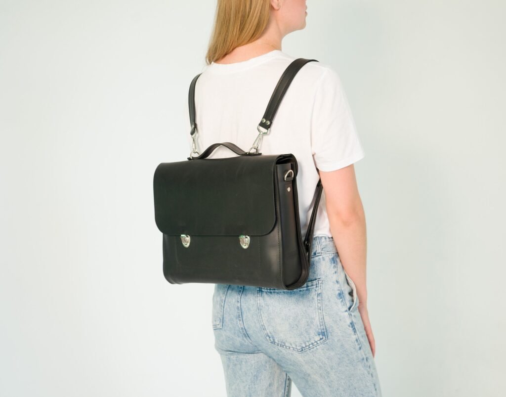 Qué características tiene la mochila Juanita Jo en color negro 5 Qué características tiene la mochila Juanita Jo en color negro