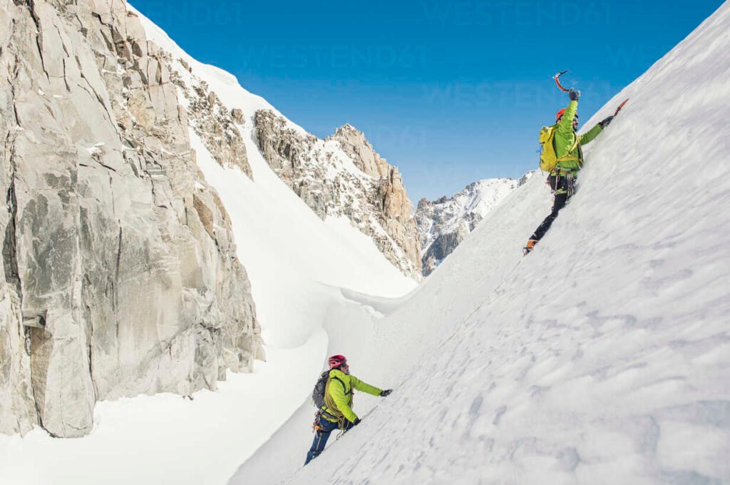 montana nevada bajo un cielo despejado