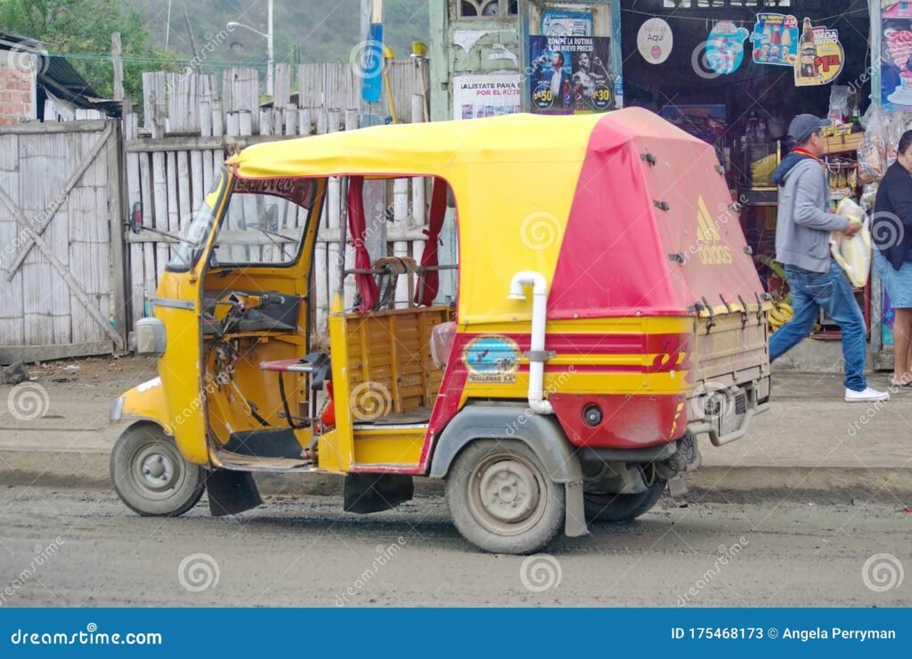 Qué opciones de motos de tres ruedas están disponibles en Argentina 1 motos de tres ruedas estacionadas en la calle
