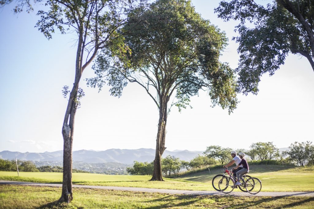 Qué servicios y actividades ofrece el Club de Campo Las Margaritas