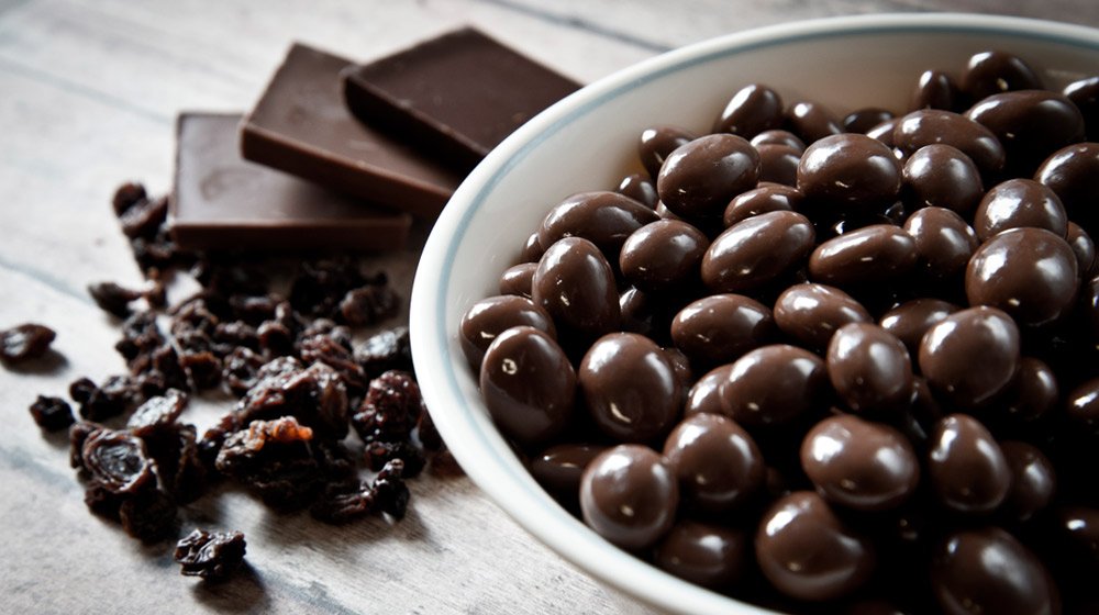 pasas de uva cubiertas de chocolate