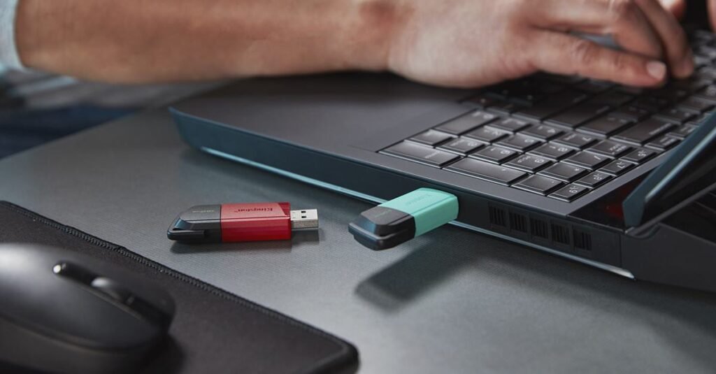 pendrive conectado a computadora con windows