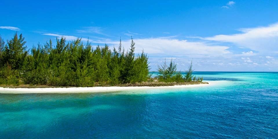 Dónde se encuentra y qué actividades ofrece la Isla Cayo Largo en Cuba