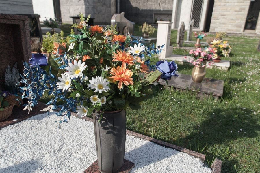 Cómo encontrar flores en cementerios para honrar a tus seres queridos 5 Cómo encontrar flores en cementerios para honrar a tus seres queridos