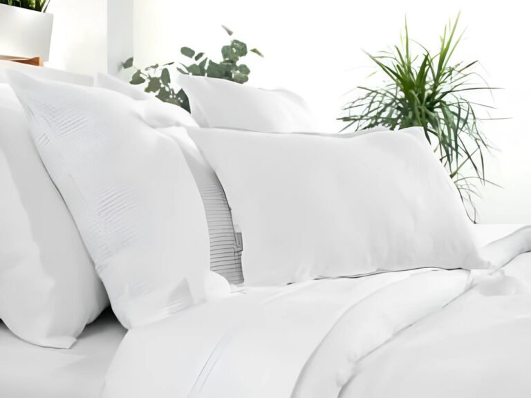 Por qué elegir ropa de cama blanca para tu dormitorio 1 ropa de cama blanca en un dormitorio acogedor