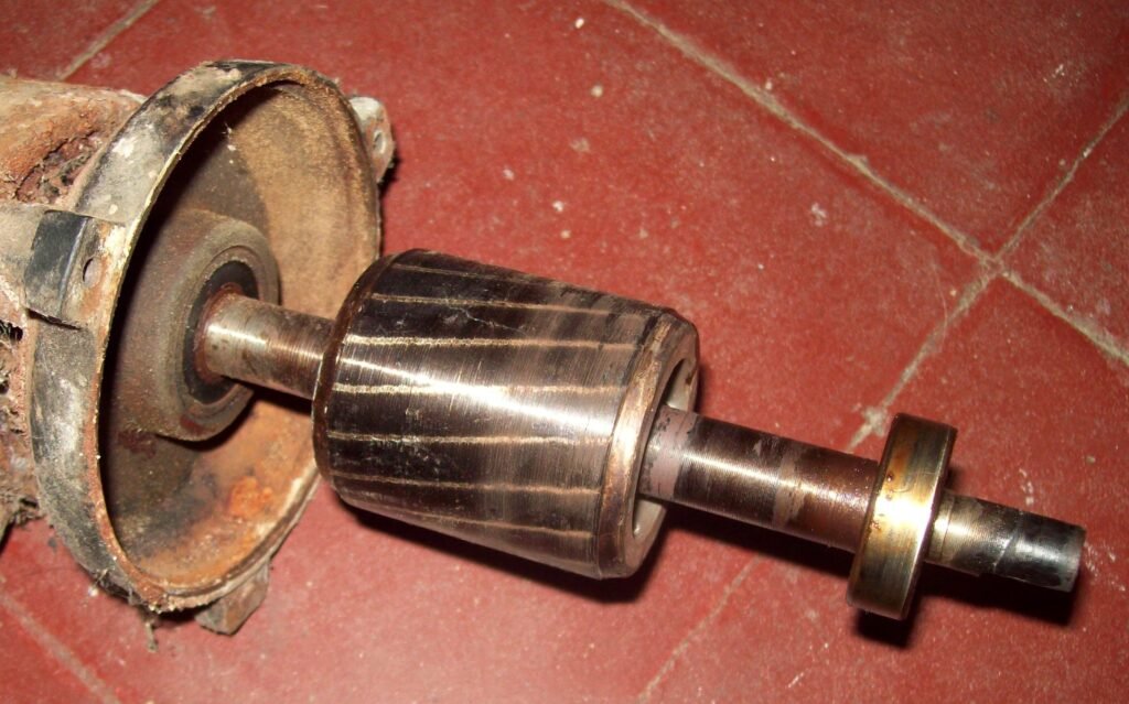 Qué es un rotor jaula de ardilla y cómo funciona en motores eléctricos