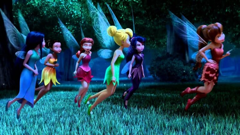 Quiénes son los personajes principales en Tinkerbell: Hadas y Piratas 28 tinkerbell y sus amigas hadas volando