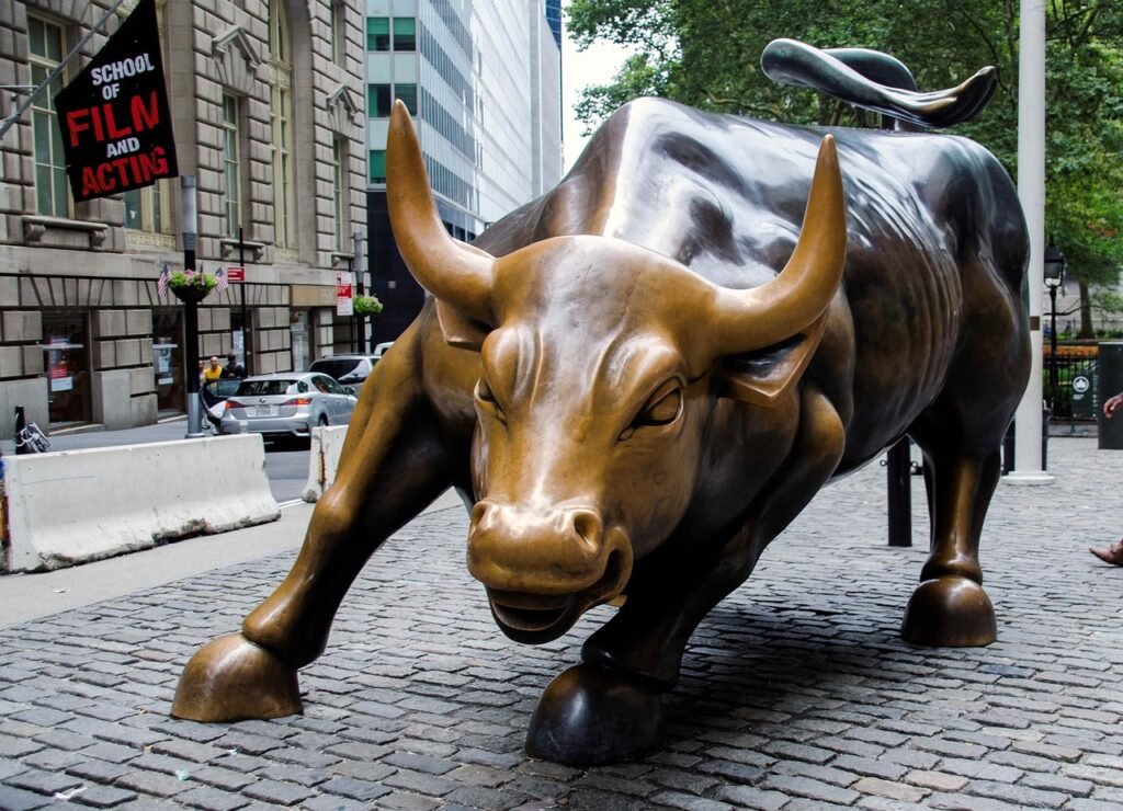 Quién diseñó y qué simboliza el Toro de Wall Street