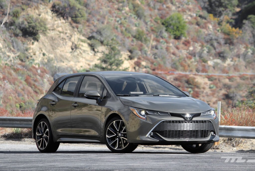 Cuáles son las características del Toyota Corolla gris oscuro