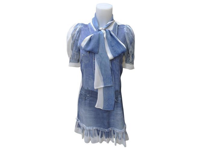 Qué colecciones de Dolce & Gabbana incluyen el color azul claro