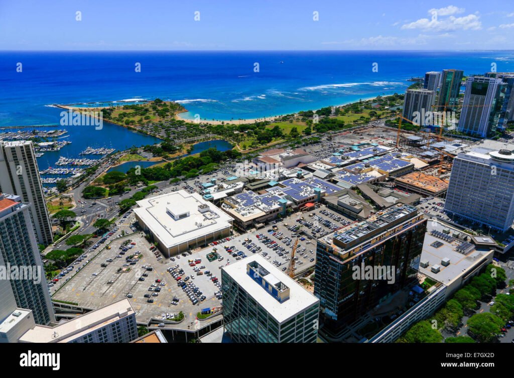 Qué tiendas y atracciones ofrece el Ala Moana Shopping Center en Honolulu