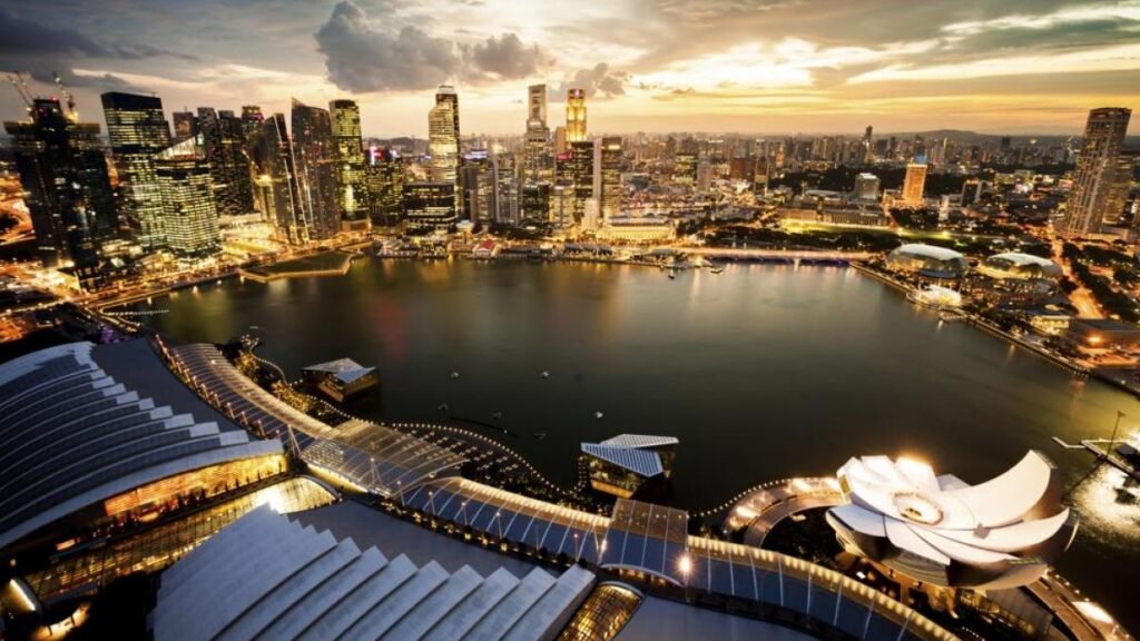 Qué características destacan del circuito urbano Marina Bay en Singapur